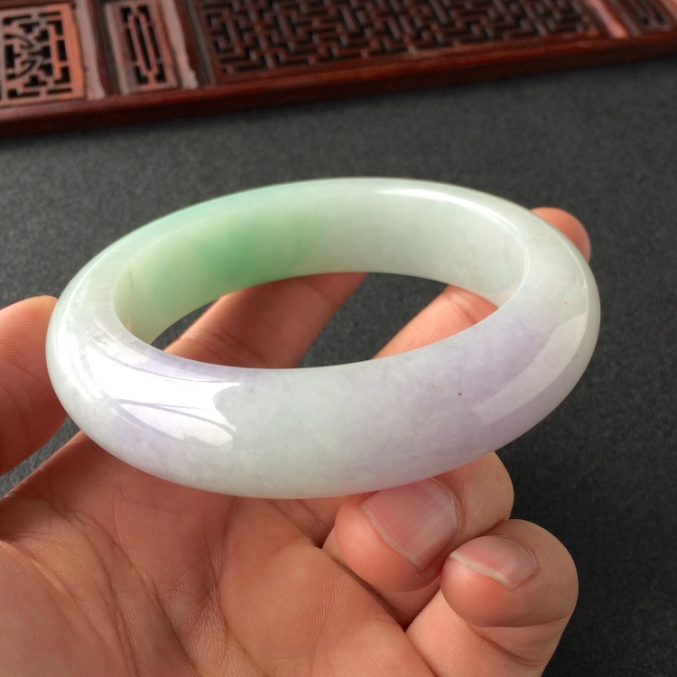 (超值推荐)糯冰种春带彩手镯(57.4mm)