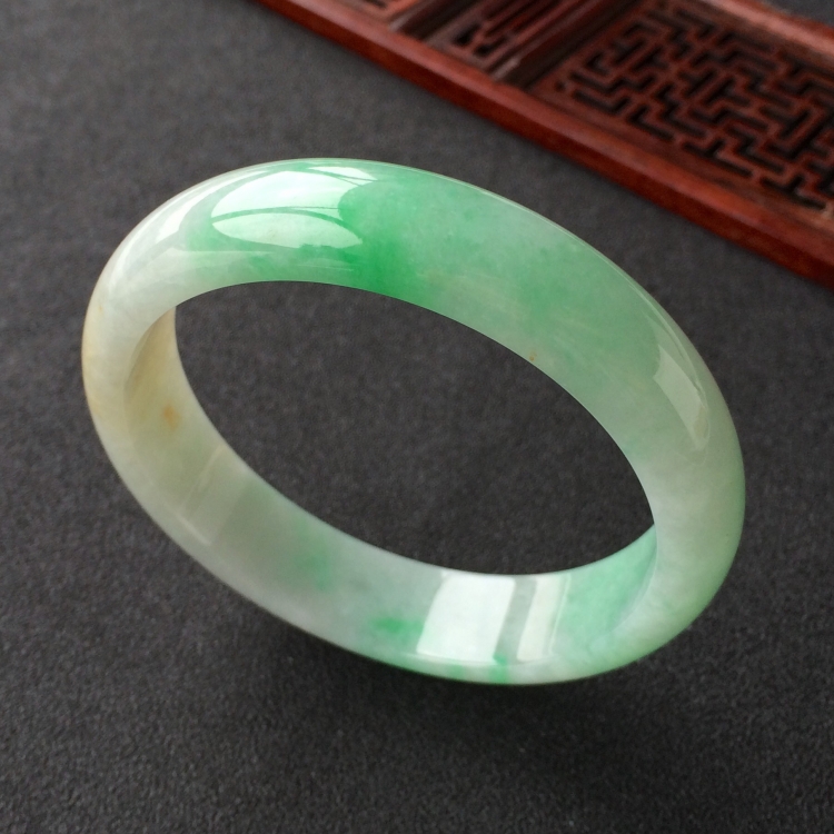 (超值推荐)糯冰种飘翠手镯(58mm)