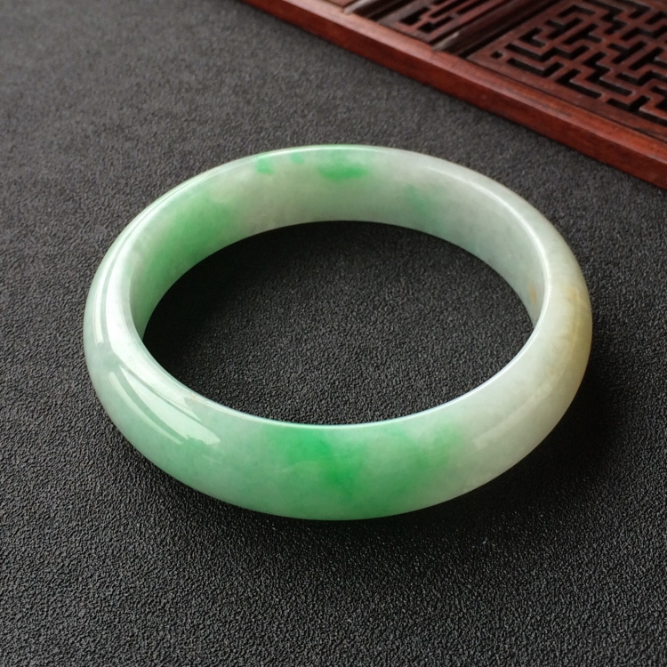 (超值推荐)糯冰种飘翠手镯(58mm)