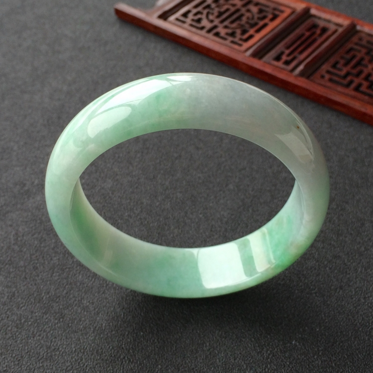 (超值推荐)糯冰种晴水飘花手镯(59.7mm)