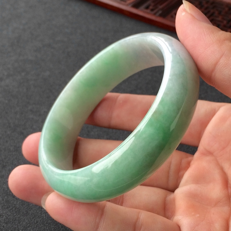 (超值推荐)糯冰种晴水飘花手镯(59.7mm)