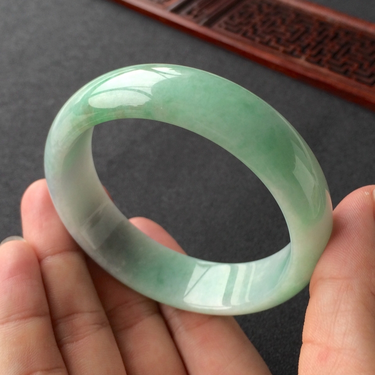 (超值推荐)糯冰种晴水飘花手镯(59.7mm)