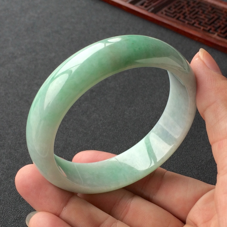 (超值推荐)糯冰种晴水飘花手镯(59.7mm)