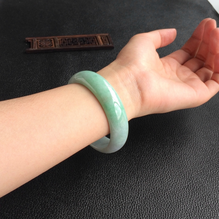 (超值推荐)糯冰种晴水飘花手镯(59.7mm)