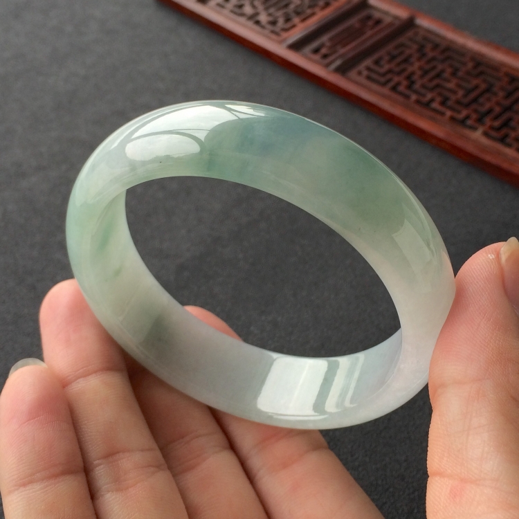 (超值推荐)糯冰种飘花手镯(59.7mm)