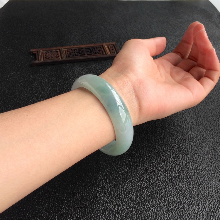 (超值推荐)糯冰种飘花手镯(59.7mm)