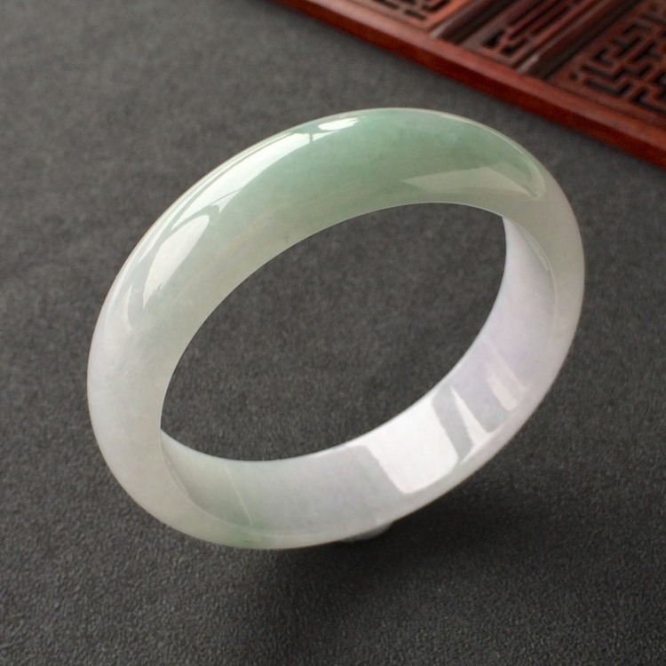 (超值推荐)糯冰种淡紫罗兰飘花手镯(58.2mm)