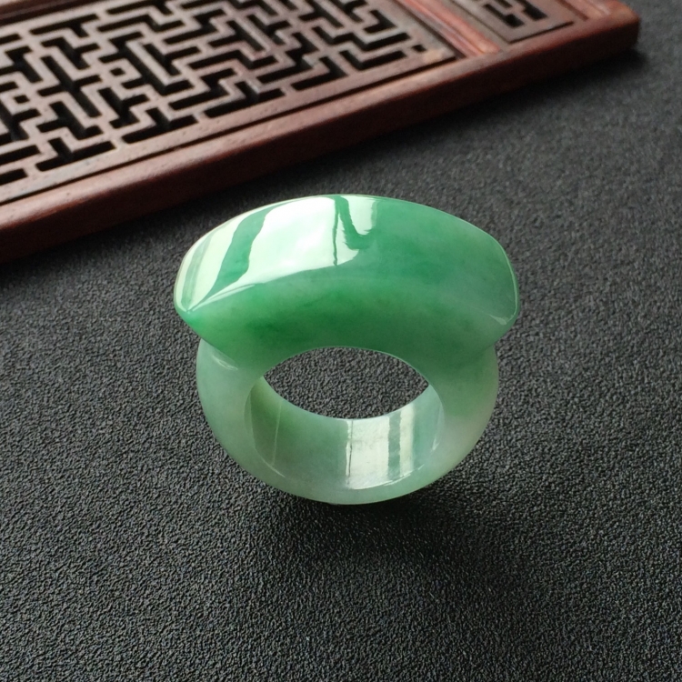 (超值推荐)糯冰种飘花马鞍指环
