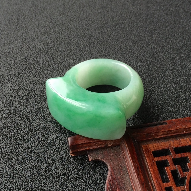 (超值推荐)糯冰种飘花马鞍指环