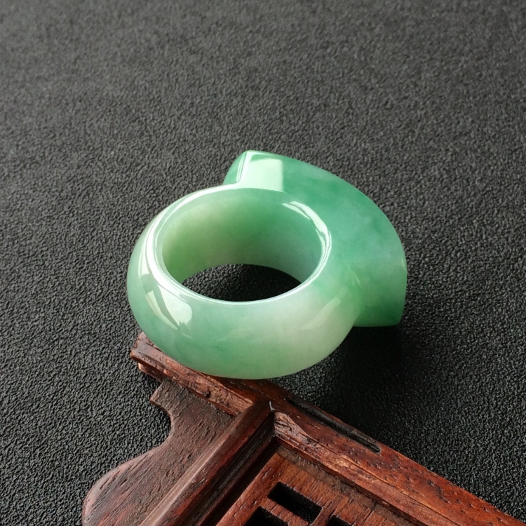 (超值推荐)糯冰种飘花马鞍指环