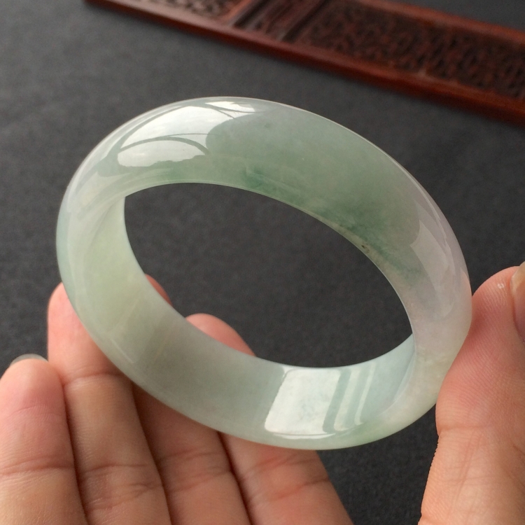 (超值推荐)糯冰种晴水飘花手镯(58.1mm)