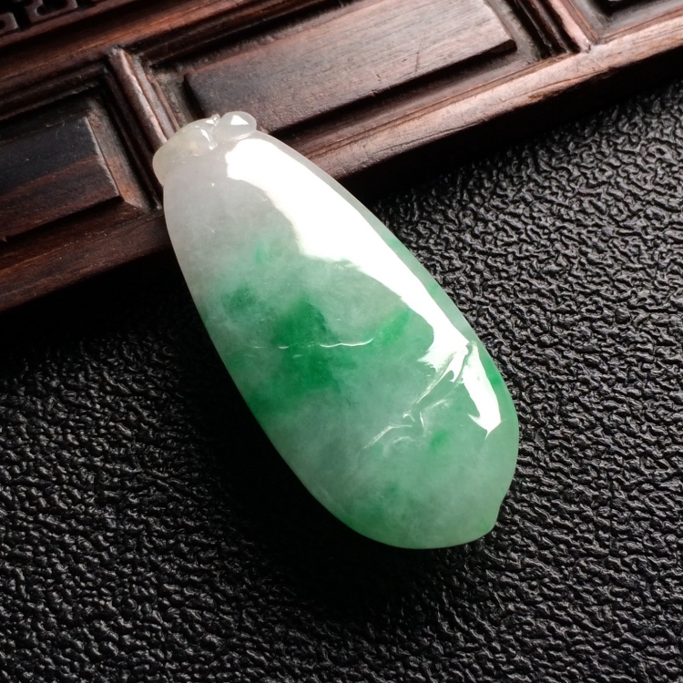 （超值推荐）糯冰种飘翠福瓜挂件