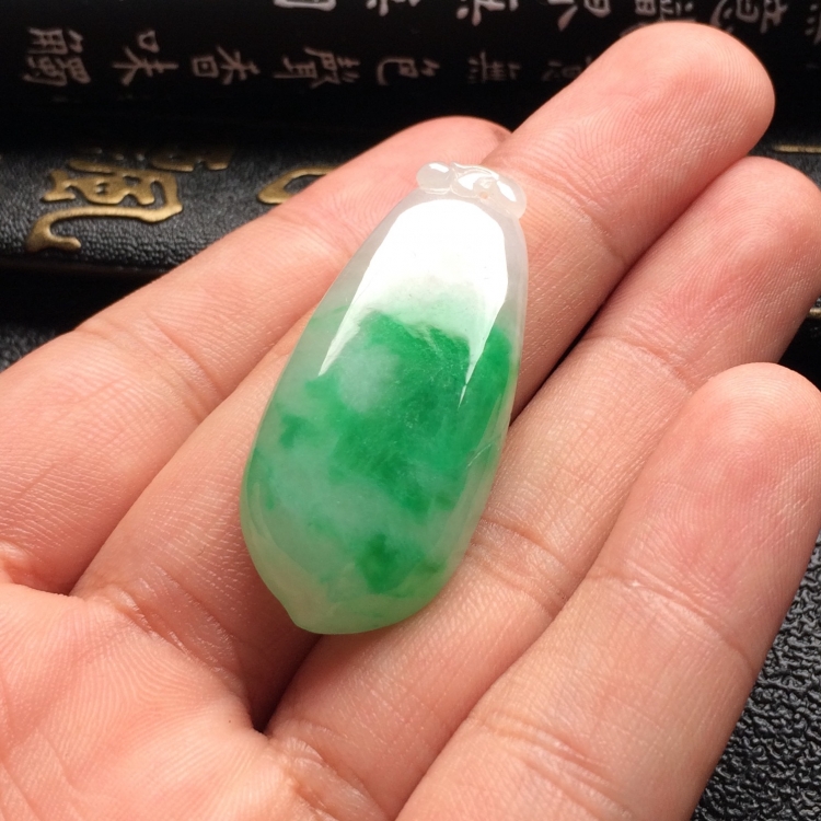（超值推荐）糯冰种飘翠福瓜挂件