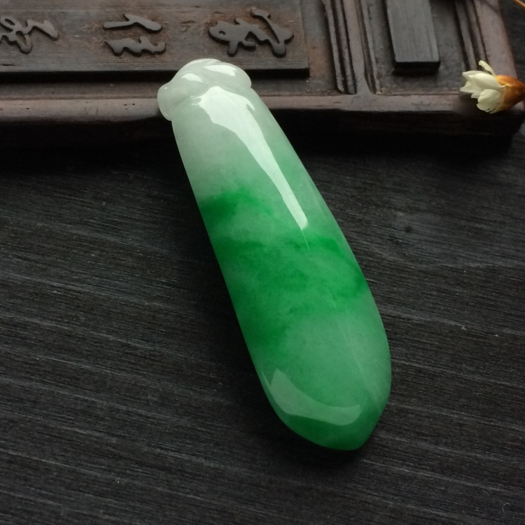 （超值推荐）糯冰种飘翠福瓜挂件