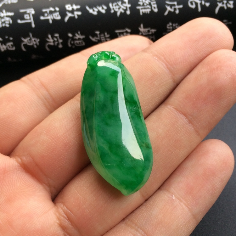 （超值推荐）糯冰种飘翠福瓜挂件