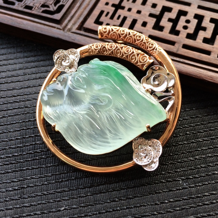 (超值推荐)冰种飘翠镶18k白金钻石齐天大圣胸坠