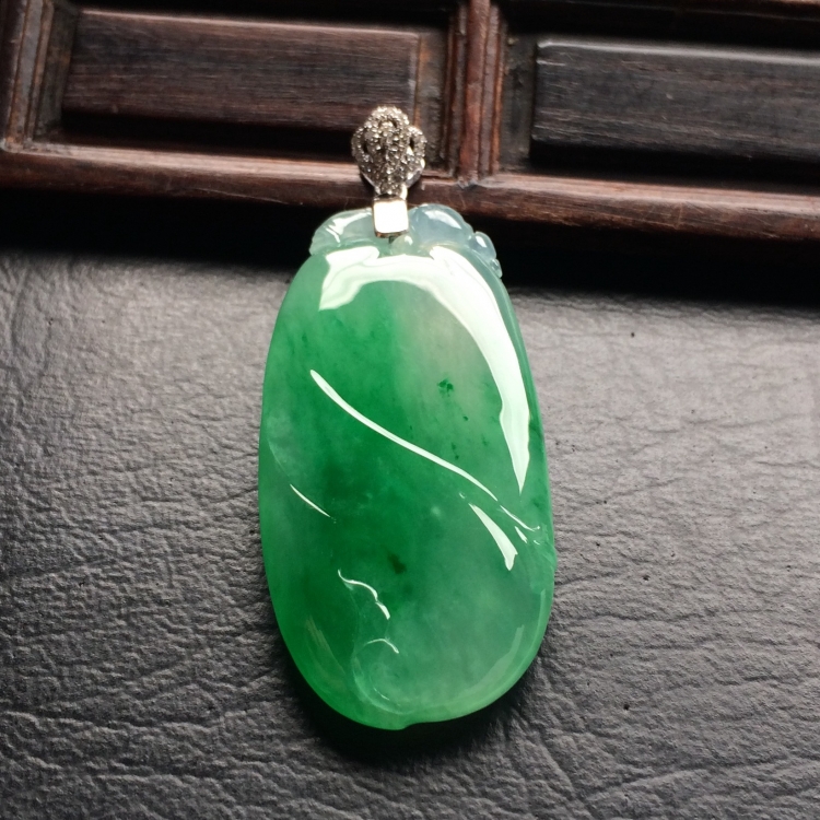 （超值推荐）冰种飘翠福瓜挂件（金扣）