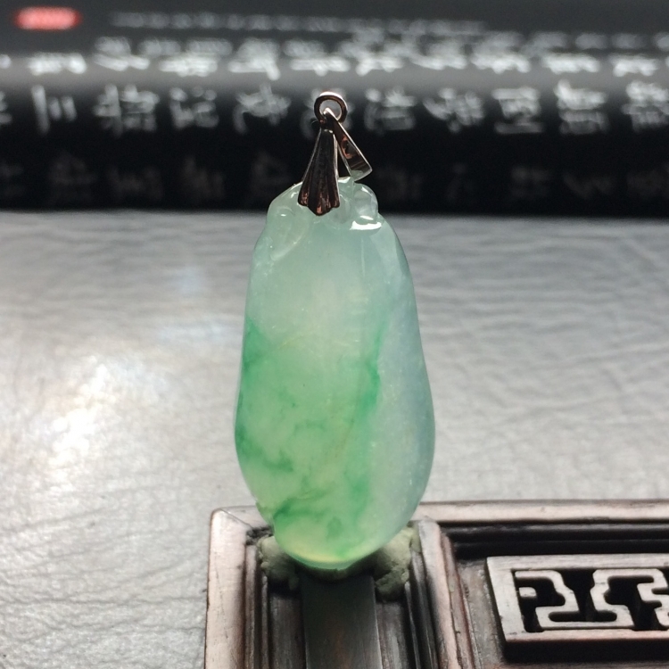 （超值推荐）冰种飘翠福瓜挂件（金扣）