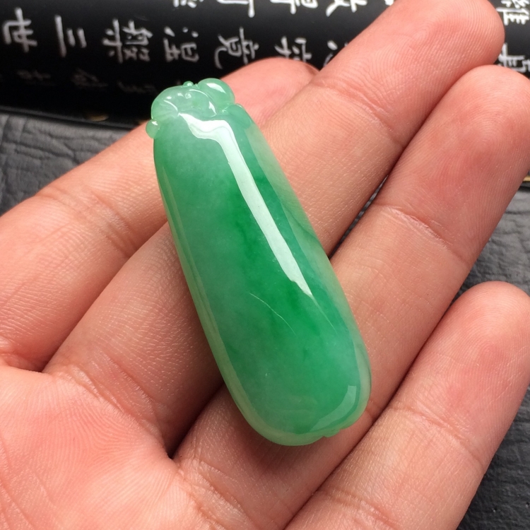 （超值推荐）糯冰种飘翠福瓜挂件
