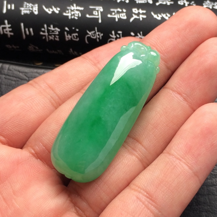 （超值推荐）糯冰种飘翠福瓜挂件