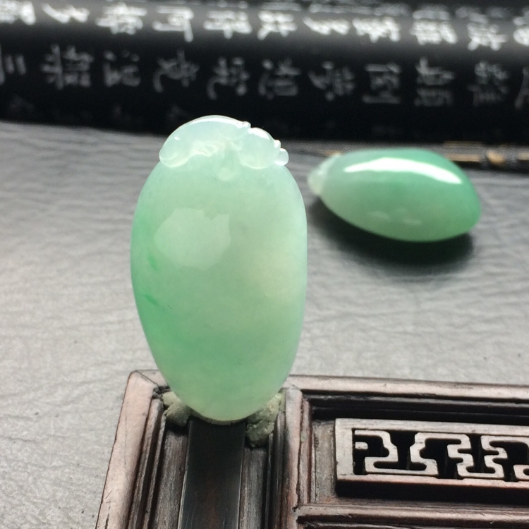 （超值推荐）糯冰种略飘翠福瓜挂件（一对）