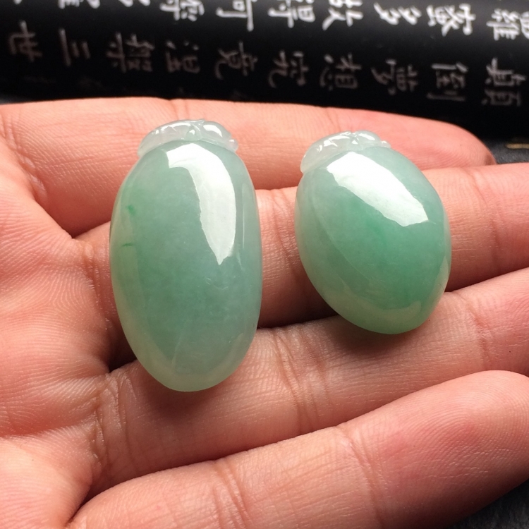 （超值推荐）糯冰种略飘翠福瓜挂件（一对）