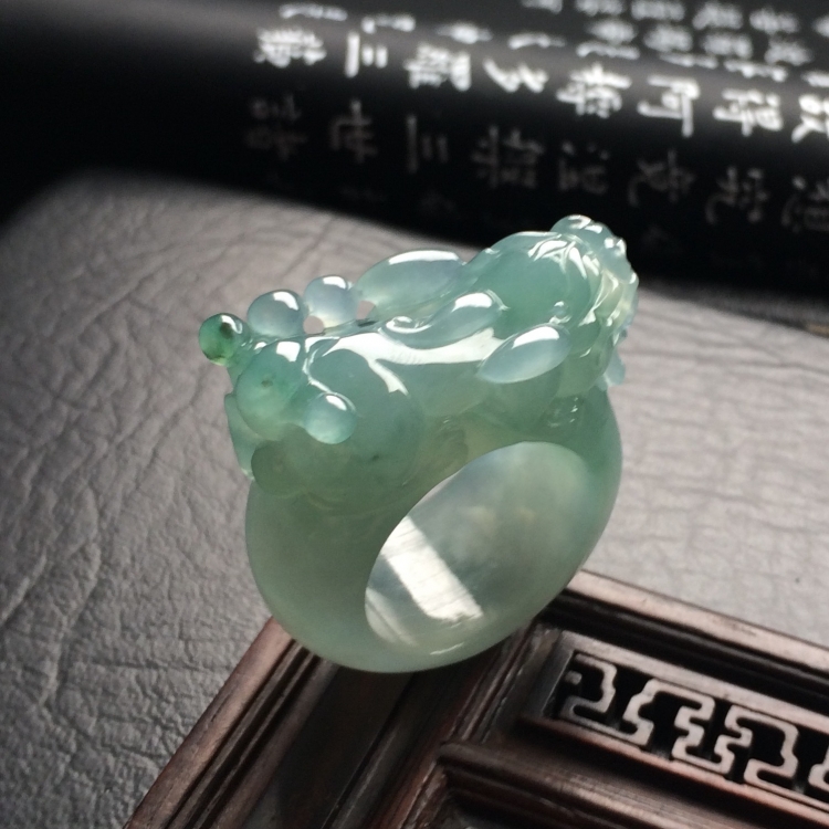 （超值推荐）糯冰种飘花貔貅扳指