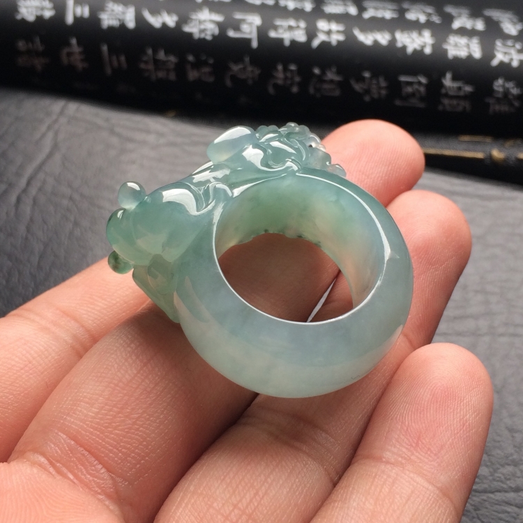 （超值推荐）糯冰种飘花貔貅扳指