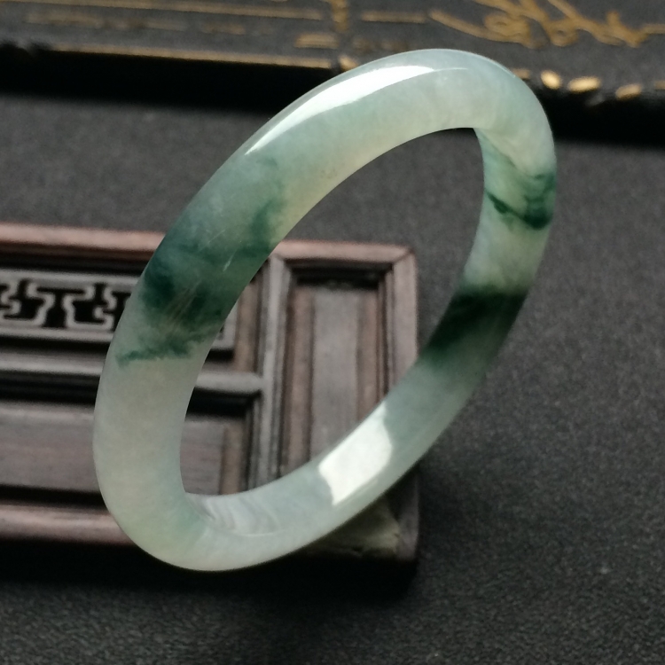（超值推荐）糯冰种飘花贵妃镯（51.3mm-44.8mm）