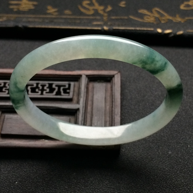 （超值推荐）糯冰种飘花贵妃镯（51.3mm-44.8mm）