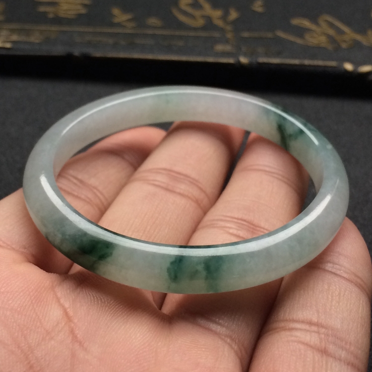 （超值推荐）糯冰种飘花贵妃镯（51.3mm-44.8mm）