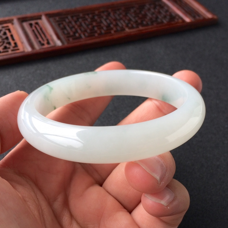 (超值推荐)糯冰种飘花手镯(58.2mm)