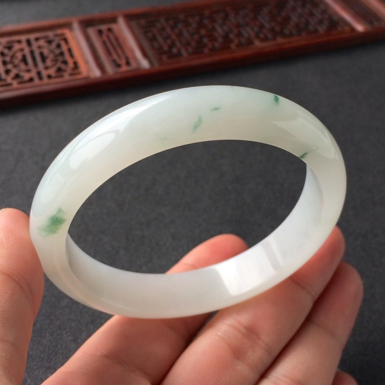(超值推荐)糯冰种飘花手镯(58.2mm)