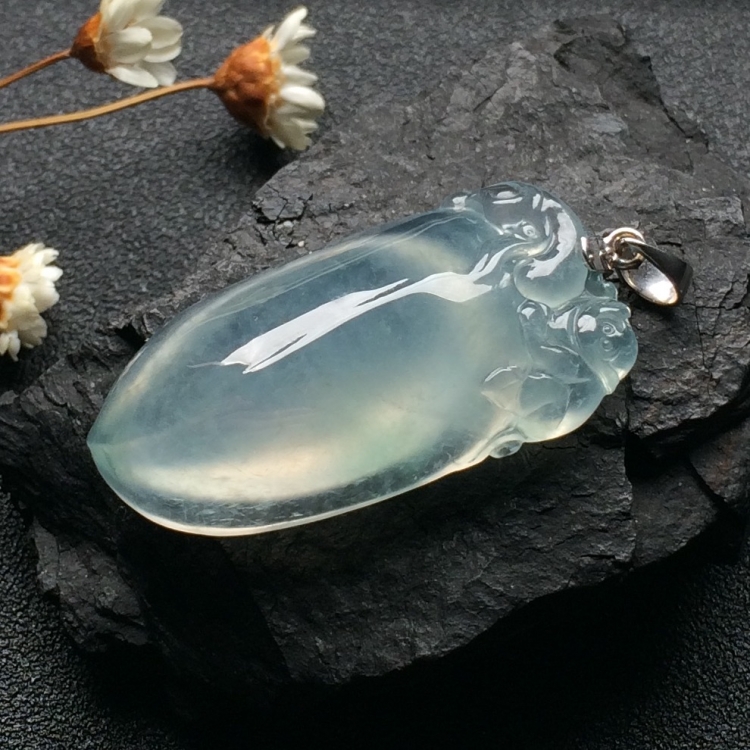 （超值推荐）冰种晴水略飘花福瓜挂件（金扣）