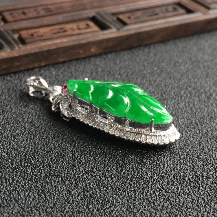 (超值推荐)糯冰种阳绿镶白金钻石金玉满堂胸坠