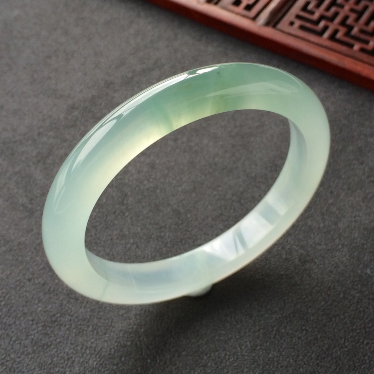 (超值推荐)冰种晴水飘花手镯(55.6mm)