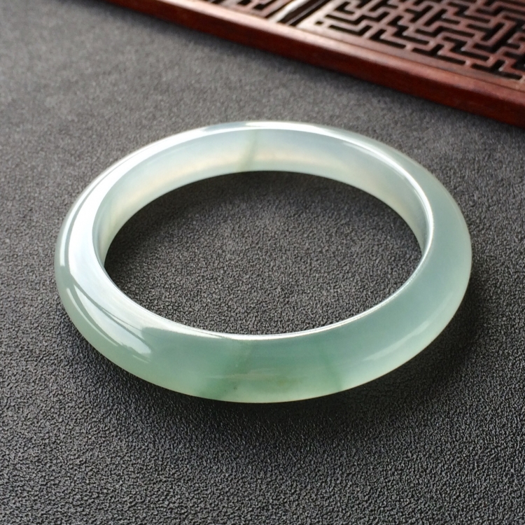 (超值推荐)冰种晴水飘花手镯(55.6mm)