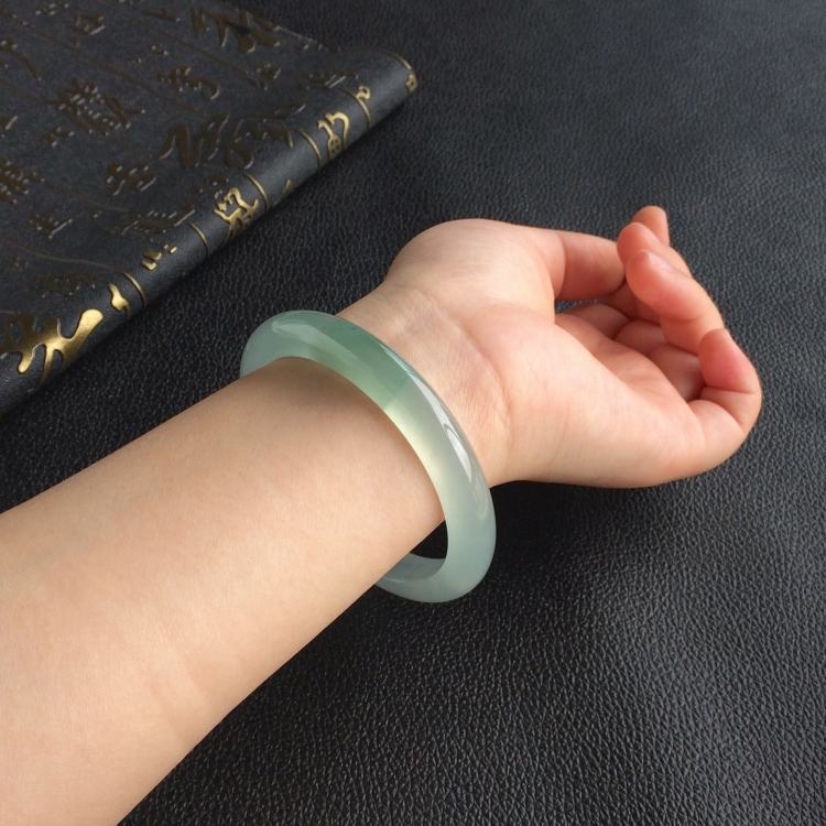 (超值推荐)冰种晴水飘花手镯(55.6mm)