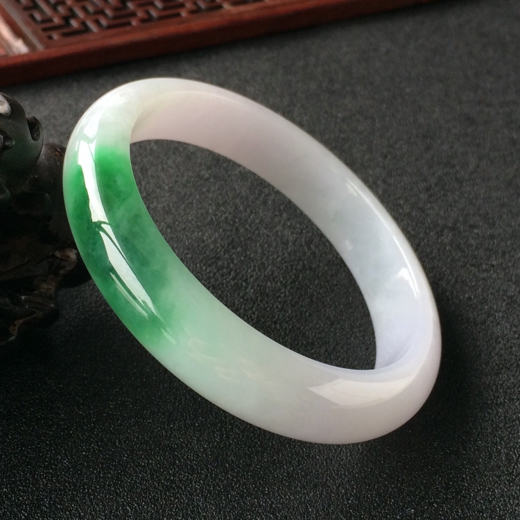 (超值推荐)糯冰种飘翠手镯(56.5mm)