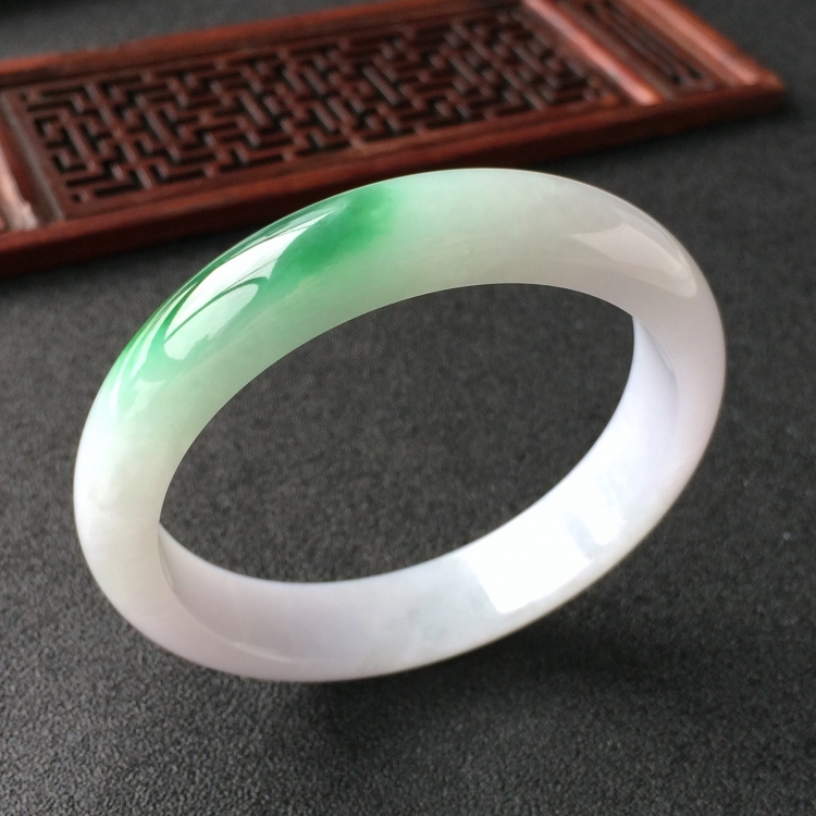 (超值推荐)糯冰种飘翠手镯(56.5mm)