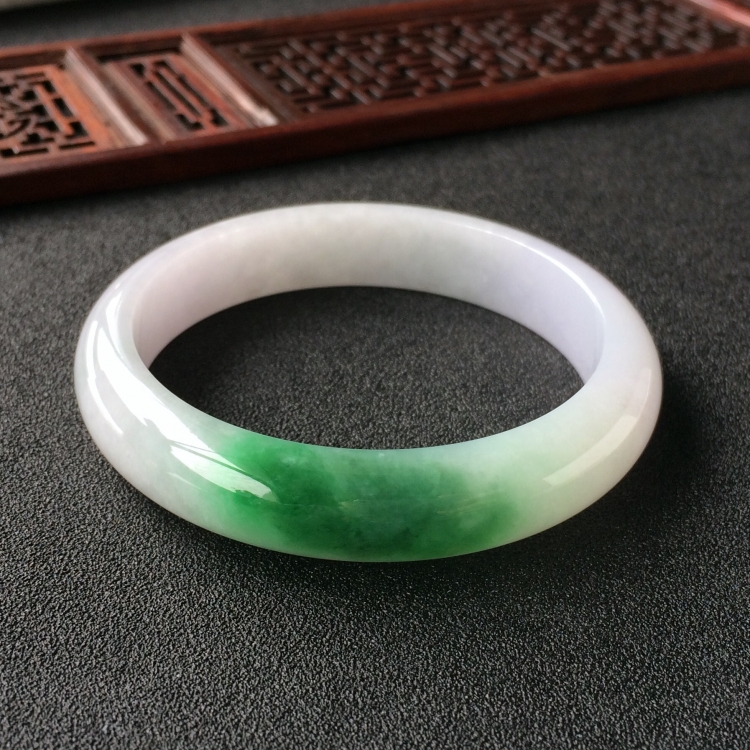 (超值推荐)糯冰种飘翠手镯(56.5mm)