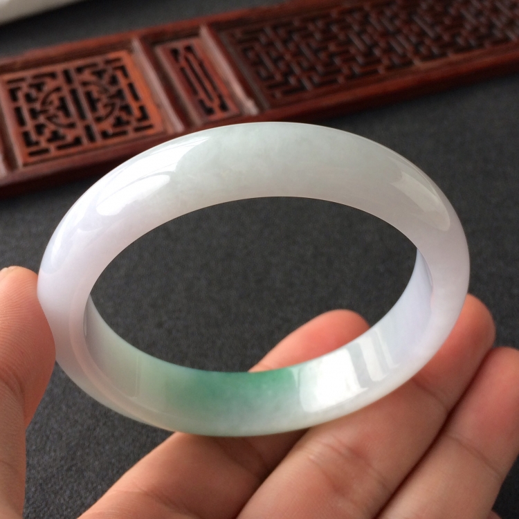 (超值推荐)糯冰种飘翠手镯(56.5mm)