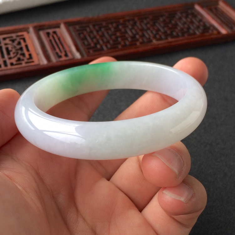 (超值推荐)糯冰种飘翠手镯(56.5mm)