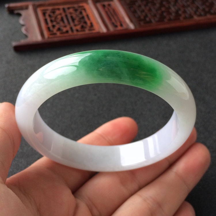 (超值推荐)糯冰种飘翠手镯(56.5mm)