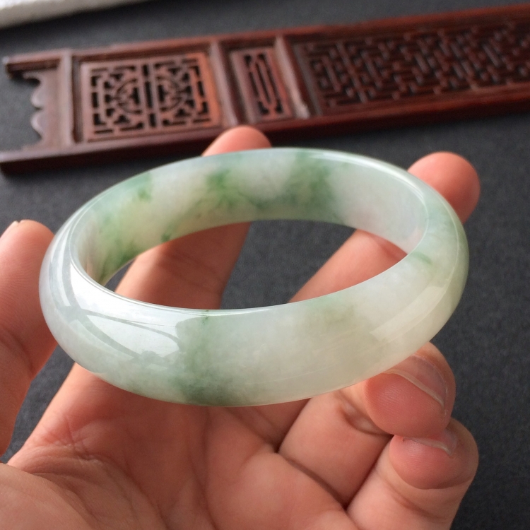 (超值推荐)糯冰种飘花手镯(58.7mm)