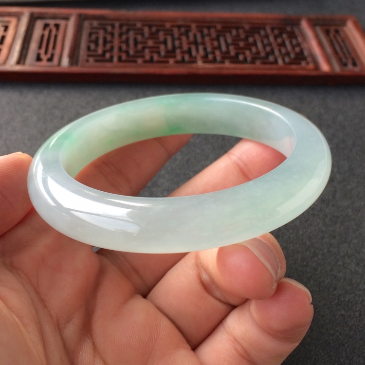 (超值推荐)冰种晴水略飘花手镯(56mm)