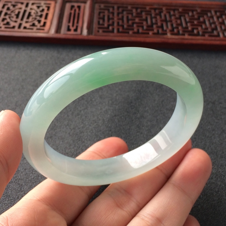 (超值推荐)冰种晴水略飘花手镯(56mm)
