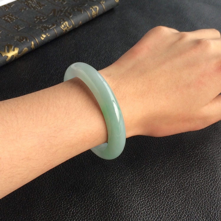 (超值推荐)冰种晴水略飘花手镯(56mm)