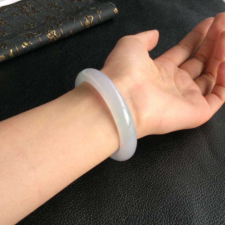 (超值推荐)糯冰种晴水手镯(54.8mm)