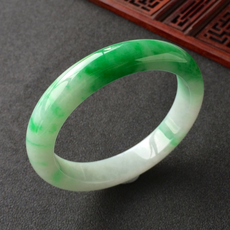 (超值推荐)糯冰种飘翠手镯(58mm)